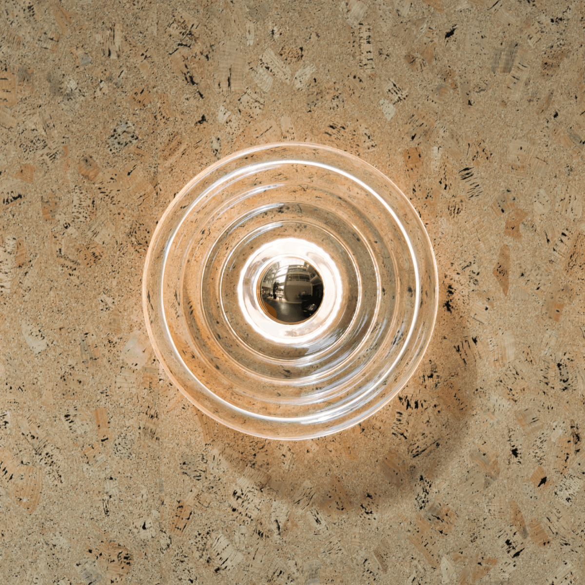 Round modern wall lamp with light reflections on cork HVK Stevens
