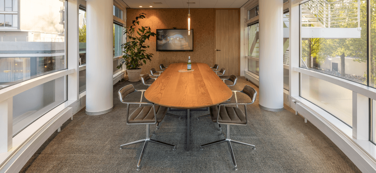 Meeting room with wooden table and plant HVK Stevens